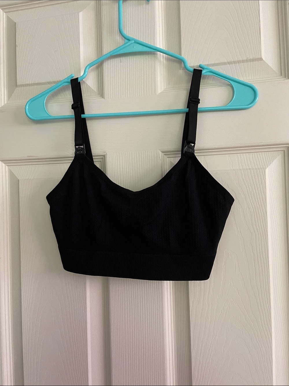 Black seamless nursing bra